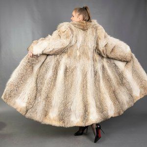 586 GLAMOROUS CANADIAN COYOTE COAT SWINGER FUR EXTRA LONG BEAUTIFUL